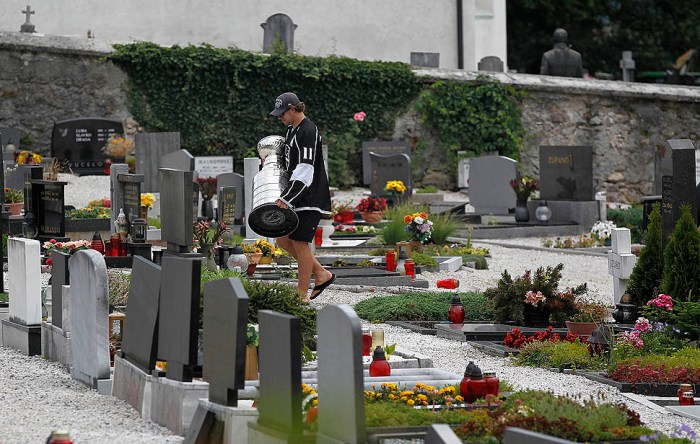 Stanley Cup in Slovenia: Gravesite