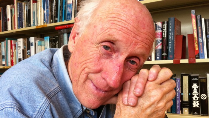 Stewart_Brand_-Sausalito,_California,_USA_-at_home-14Dec20102